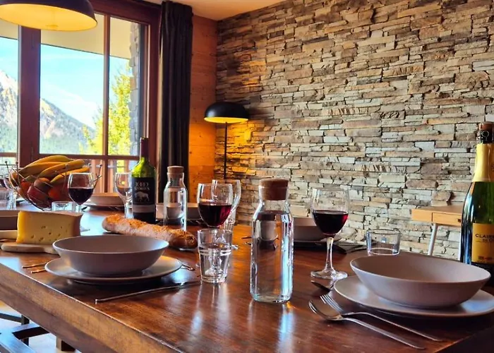Les Flambeaux - With Panoramic View Daire